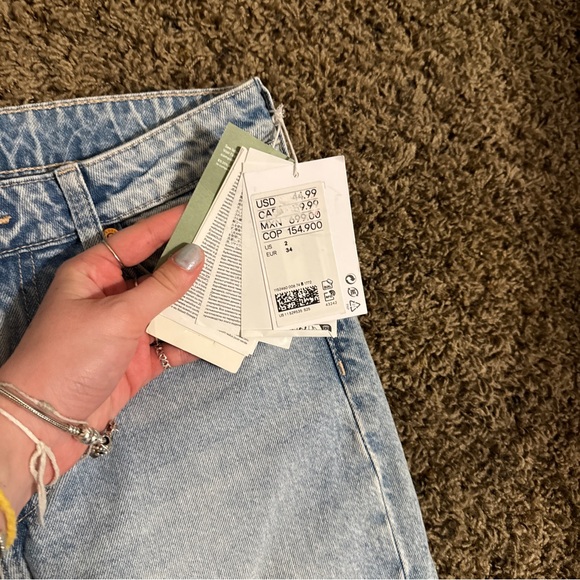NWT H&M Light-wash Straight Leg Jeans - Picture 5 of 10